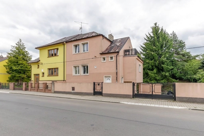 Prodej prostorného RD v Kladně, ul. Ant. Škváry – výjimečný prostor i investiční potenciál.