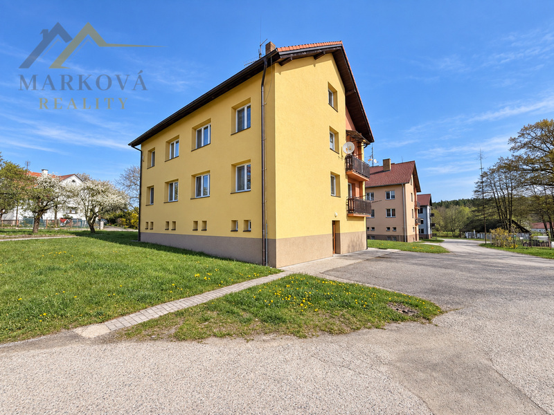 Prodej bytu 2+kk se šatnou, s balkonem a vlastní zahradou – Čížkrajice
