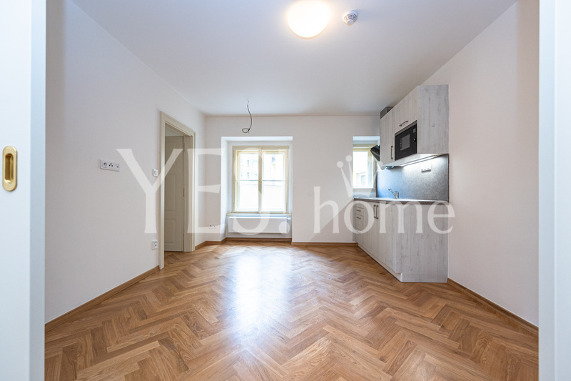 Pronájem luxusního, nezařízeného kancelářského prostoru, 38 m2, Kozí, Praha 1 - Staré Město