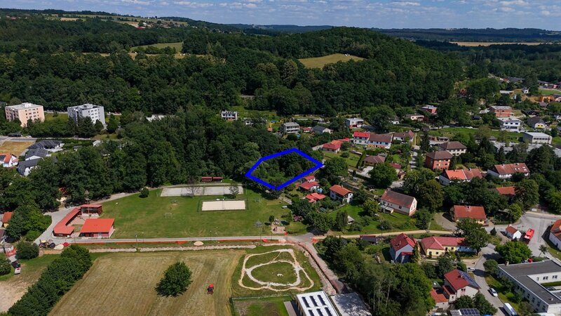 Prodej krásného prostorného pozemku Vidov