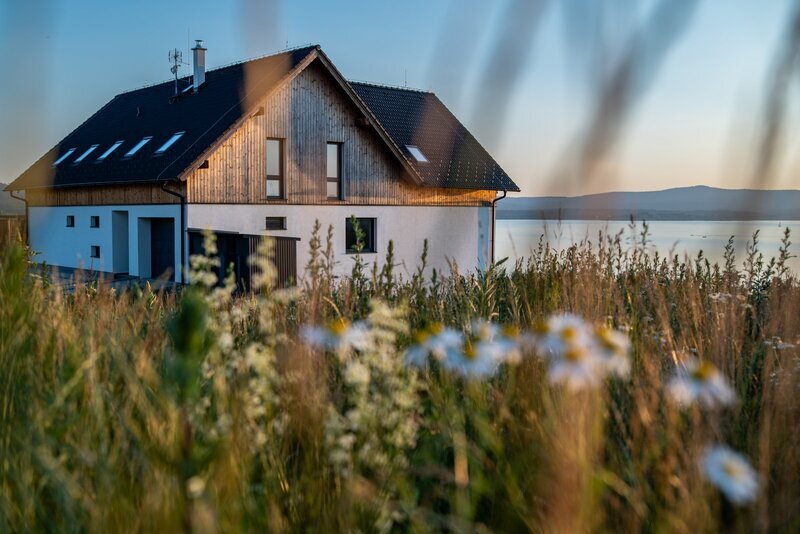 EXKLUZIVNĚ | APARTMÁNOVÝ DŮM PŘÍMO U LIPENSKÉHO JEZERA | KOVÁŘOV